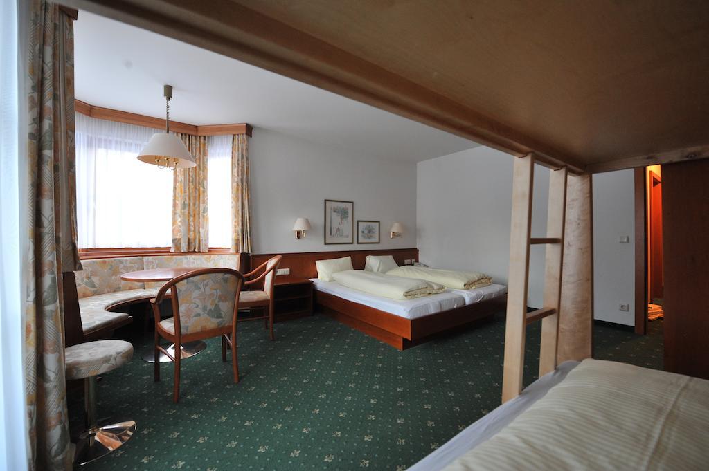 Salzburgerhof Jugend- Und Familienhotel لوفر الغرفة الصورة